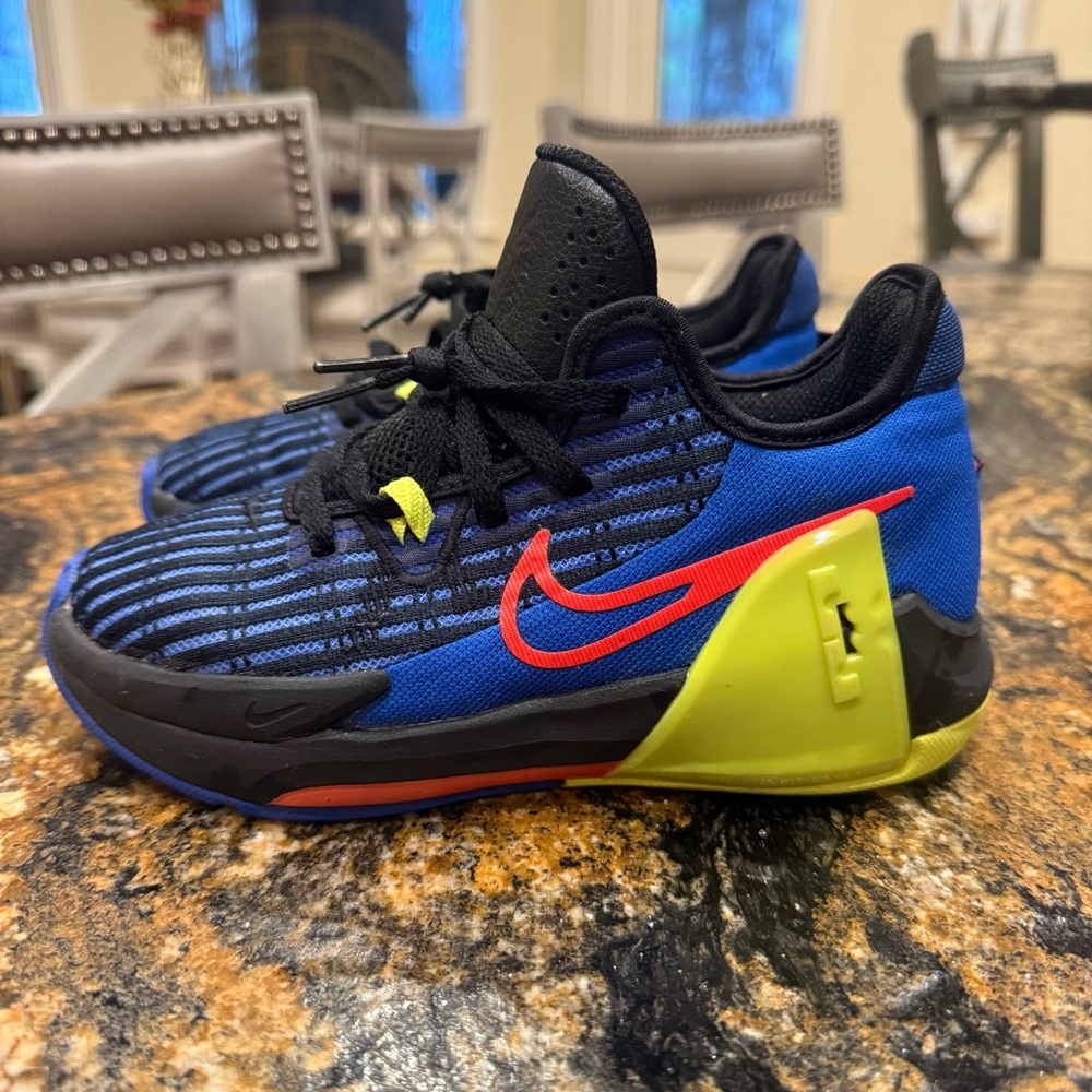 Nike Kids' Preschool LeBron Witness 6 Basketball Shoes Size 13C